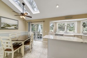 Liesi, astianpesukone, keittoastiat/astiat/ruokailuvälineet