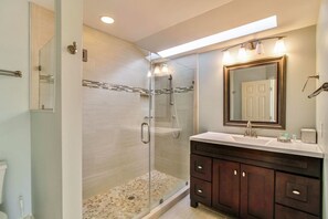 Bathroom - Haul Away 33 (Hilton Head Island)