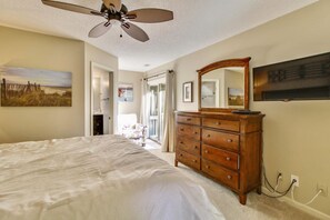 4 bedrooms, desk, free WiFi
