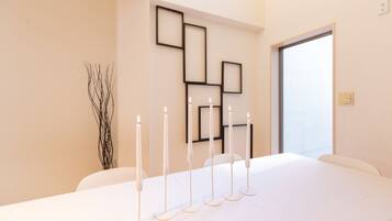 Private Vacation Home | In-room dining