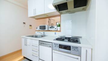 Private Vacation Home | Private kitchenette | Fridge, microwave, stovetop, cookware/dishes/utensils
