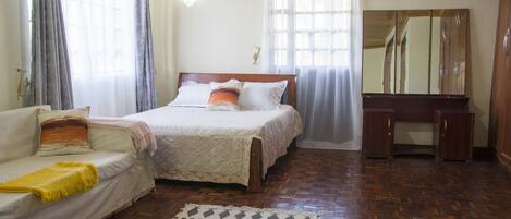 4 bedrooms, WiFi, bed sheets, wheelchair access