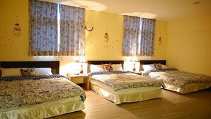 Chambre Familiale, vue jardin | Décoration personnalisée, ameublement personnalisé, bureau