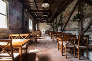 朝食 (郷土料理)、毎日提供 ( 無料)