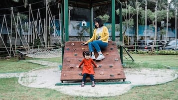 Tempat bermain anak - outdoor