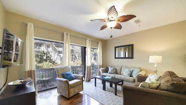 Flat-screen TV, DVD player, toys, books - Ocean Breeze 20 (Hilton Head Island)