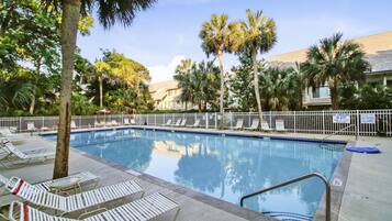 Kolam renang outdoor