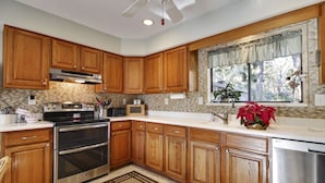 Private kitchen - Off Shore 57 (Hilton Head Island)