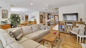 Living area - Off Shore 57 (Hilton Head Island)