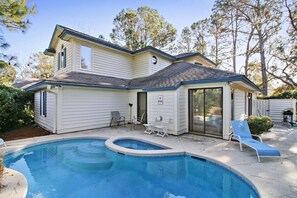 Outdoor pool - Full Sweep 64 (Hilton Head Island)