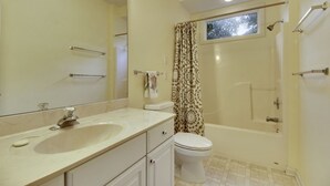 Hair dryer, shampoo - Full Sweep 62 (Hilton Head Island)