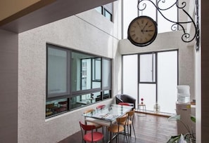 Breakfast area