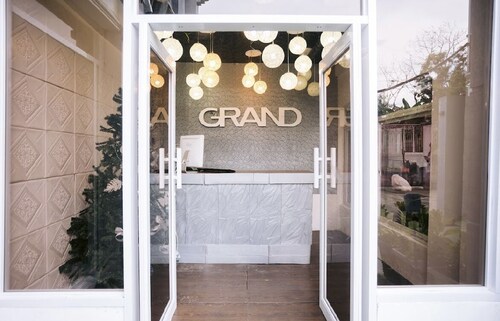 Grand Peninsula Suites