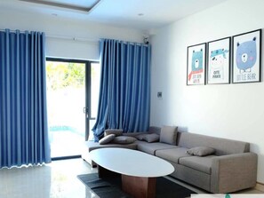 Villa, 3 Bedrooms | Living room | Smart TV, Netflix