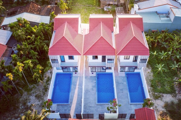 Outdoor pool, pool umbrellas, pool loungers