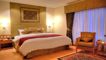 Standard Single Room, 1 Queen Bed | In-room safe, desk, blackout drapes, soundproofing