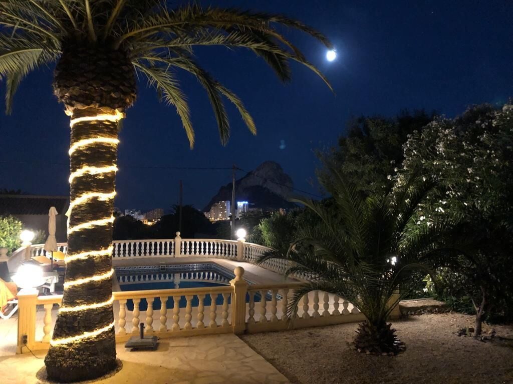 Pool bei Nacht