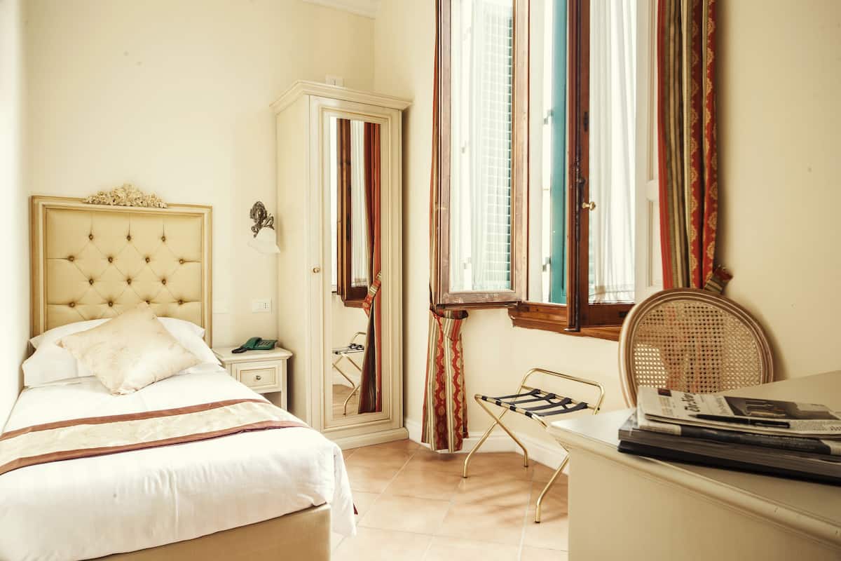 Superior Single Room | 1 bedroom, minibar, in-room safe, individually decorated
