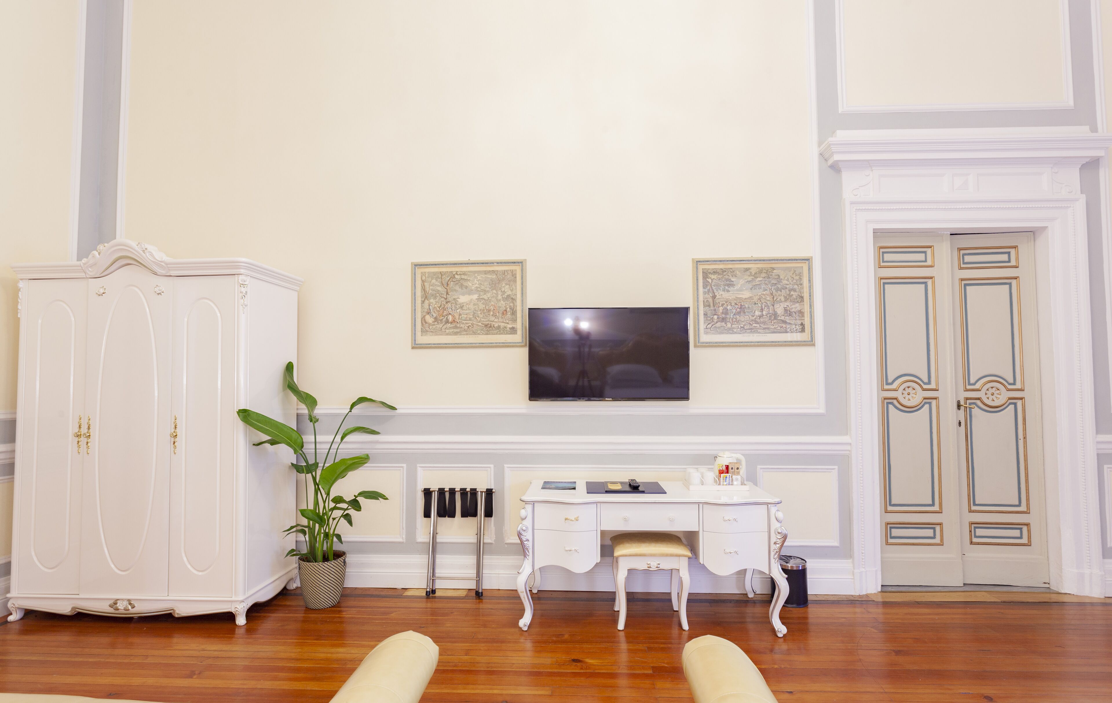 junior suite | 1 bedroom, minibar, in-room safe, individually decorated