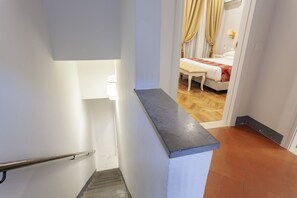 Apartment | Minibar, in-room safe, individually decorated, individually furnished