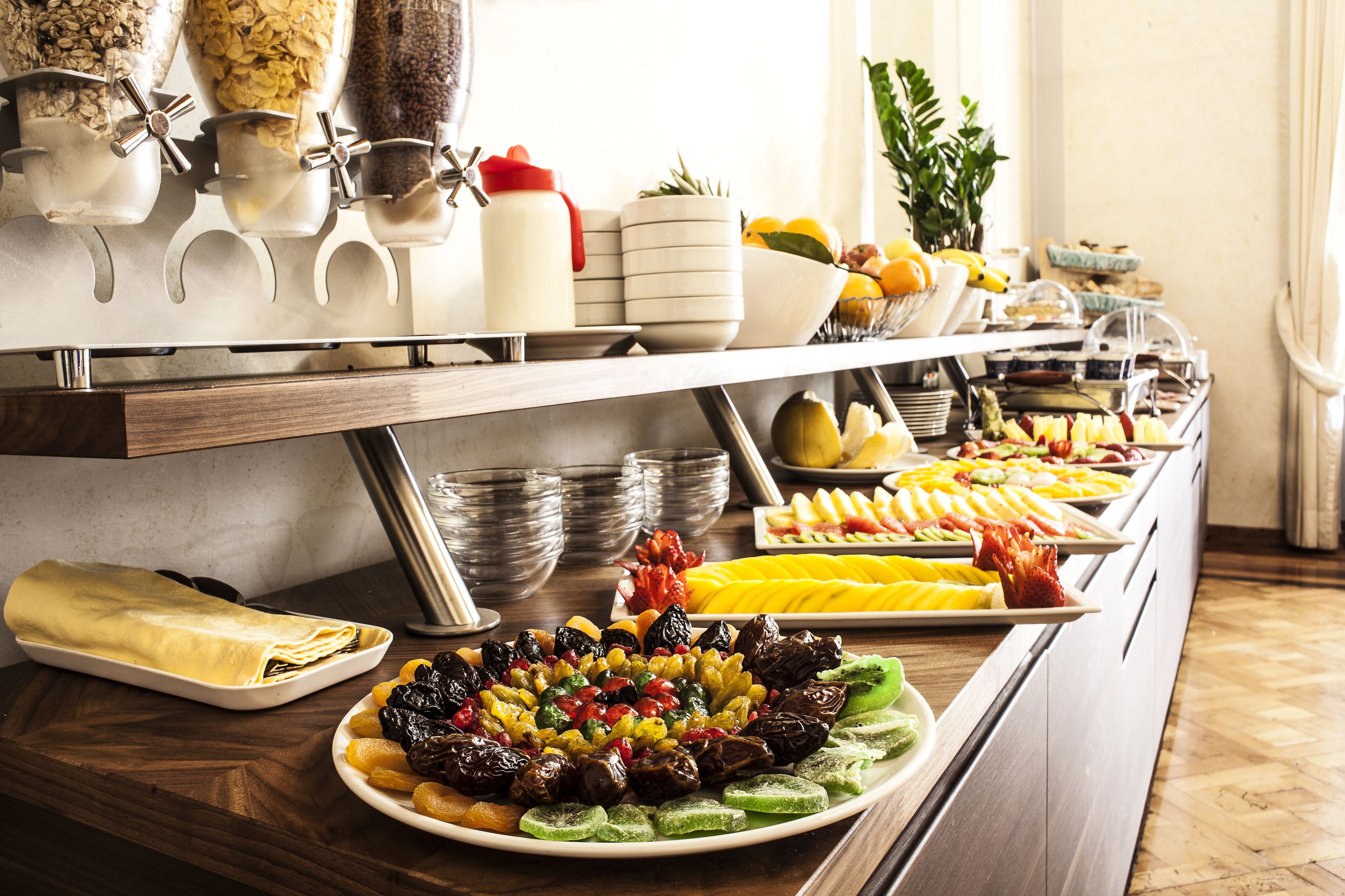 Petit déjeuner continental (15 EUR par personne)