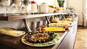 A buffet with various food items and a coffee station. - Villa Royal (Florence)