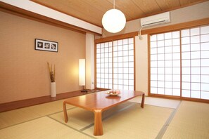 Apartment | Free WiFi - Namba Sunset Hills 4BR House (Osaka)