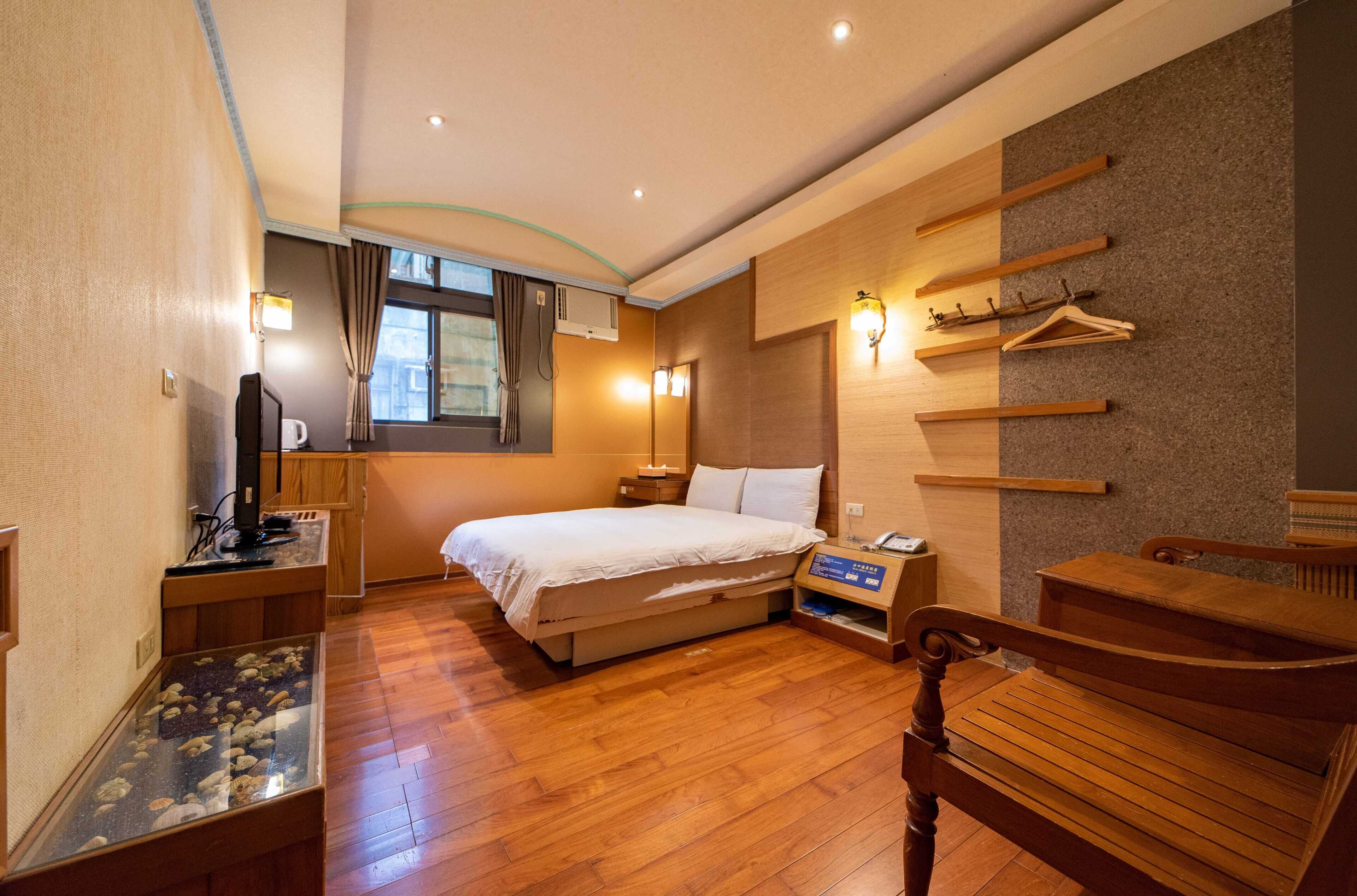 Standard Double Room, Non Smoking | Blackout drapes, free WiFi, bed sheets