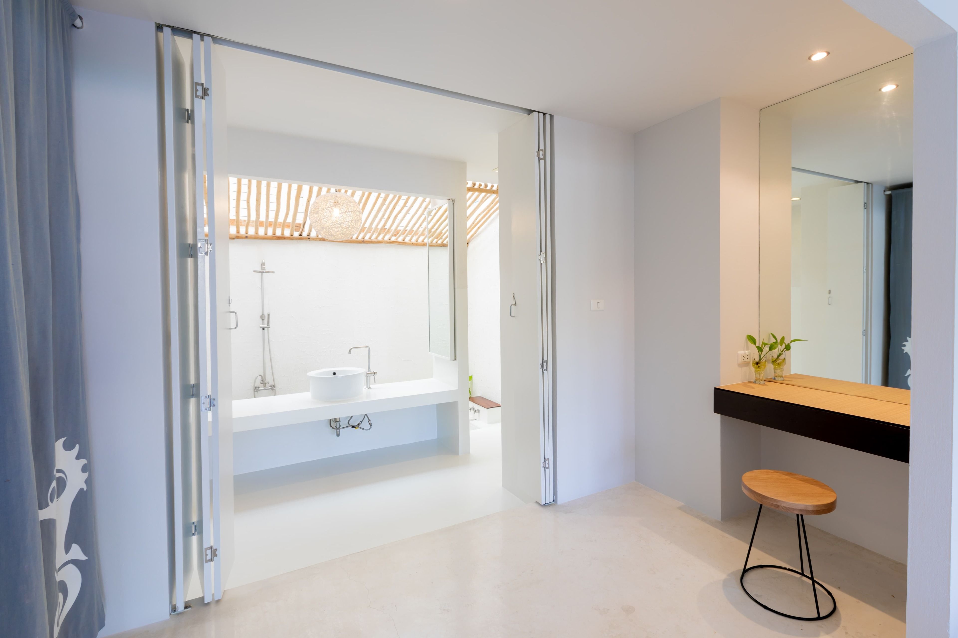 Chambre Double Deluxe, 1 très grand lit, vue piscine, rez-de-chaussée | Draps fournis