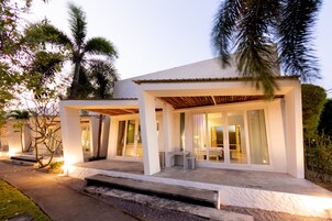 Honeymoon Suite, 1 King Bed | View from room