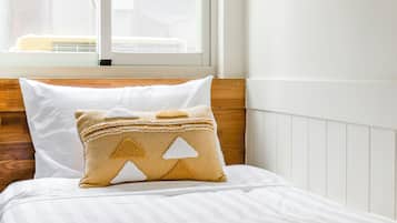 Small Single Room | Blackout curtains, free WiFi, bed sheets