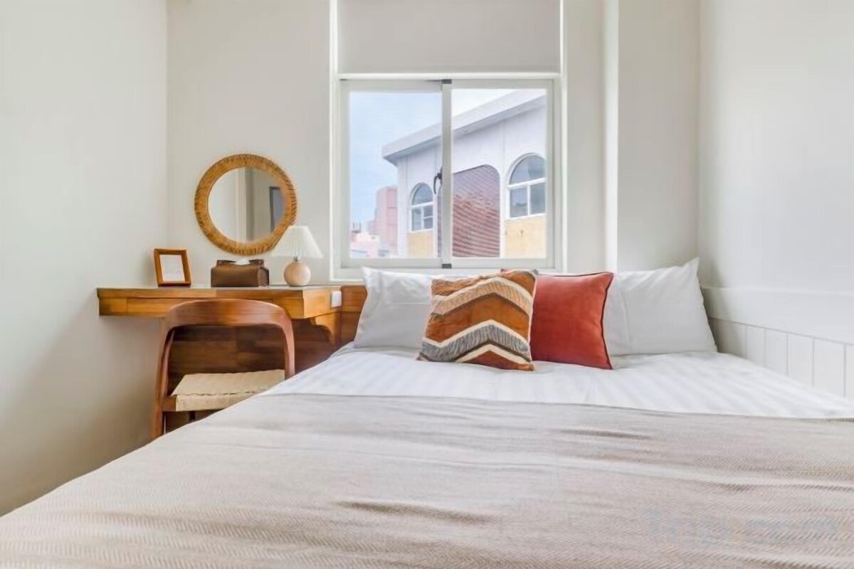 Blackout drapes, WiFi (free), bed sheets