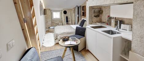 Studio City | Eget pentry | Kylskåp, mikrovågsugn, spishäll och kaffe- och tebryggare