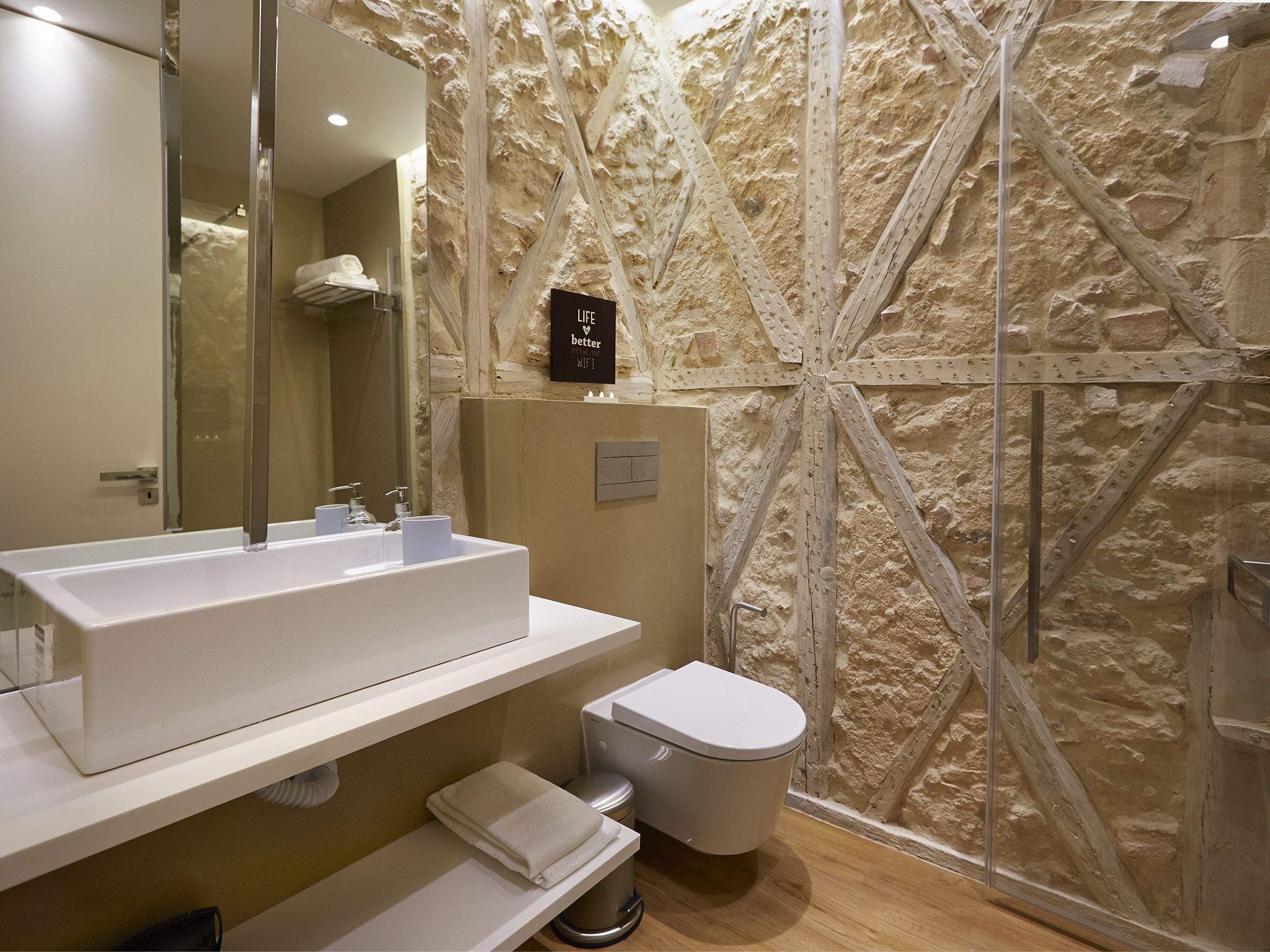 City Studio | Bathroom | Shower, hair dryer, towels