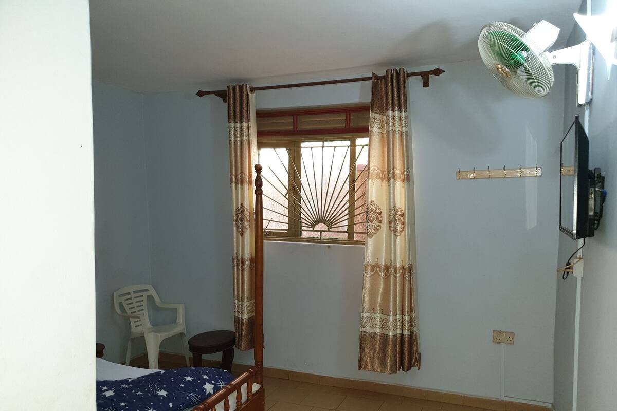 Desk, bed sheets