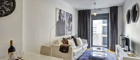 Appartement, 2 slaapkamers | Woonkamer | Flatscreentelevisie