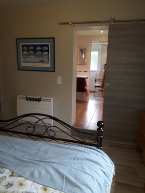 1 bedroom, desk, iron/ironing board, WiFi