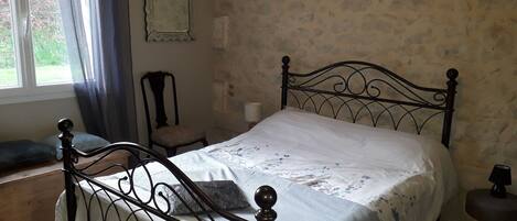 1 bedroom, desk, iron/ironing board, WiFi