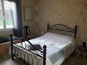 1 bedroom, desk, iron/ironing board, WiFi