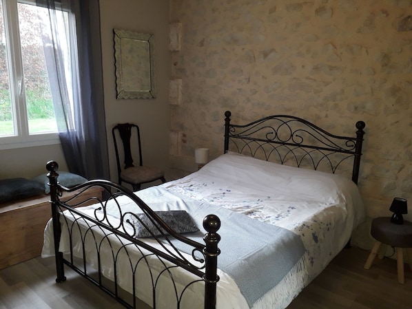 1 bedroom, desk, iron/ironing board, WiFi