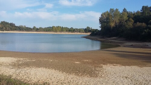 Bright and new ground floor double bedroom apartment with private garden