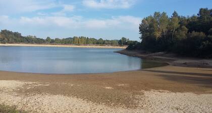 Bright and new ground floor double bedroom apartment with private garden