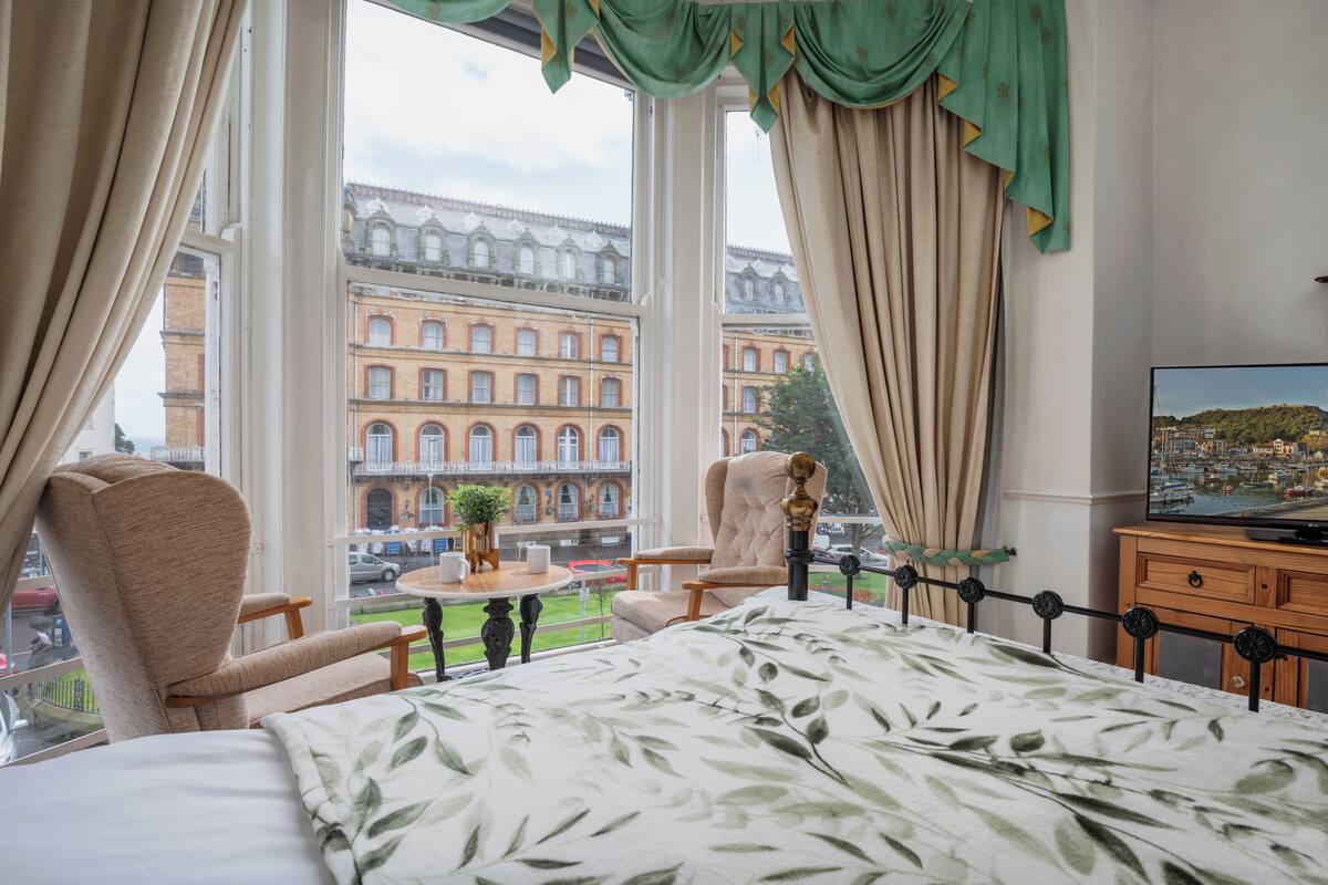 family room (room 3) | iron/ironing board, free wifi, bed sheets