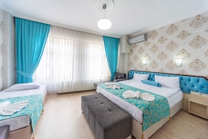 1 bedroom, in-room safe, desk, iron/ironing board - Arges Old City Hotel (Istanbul)