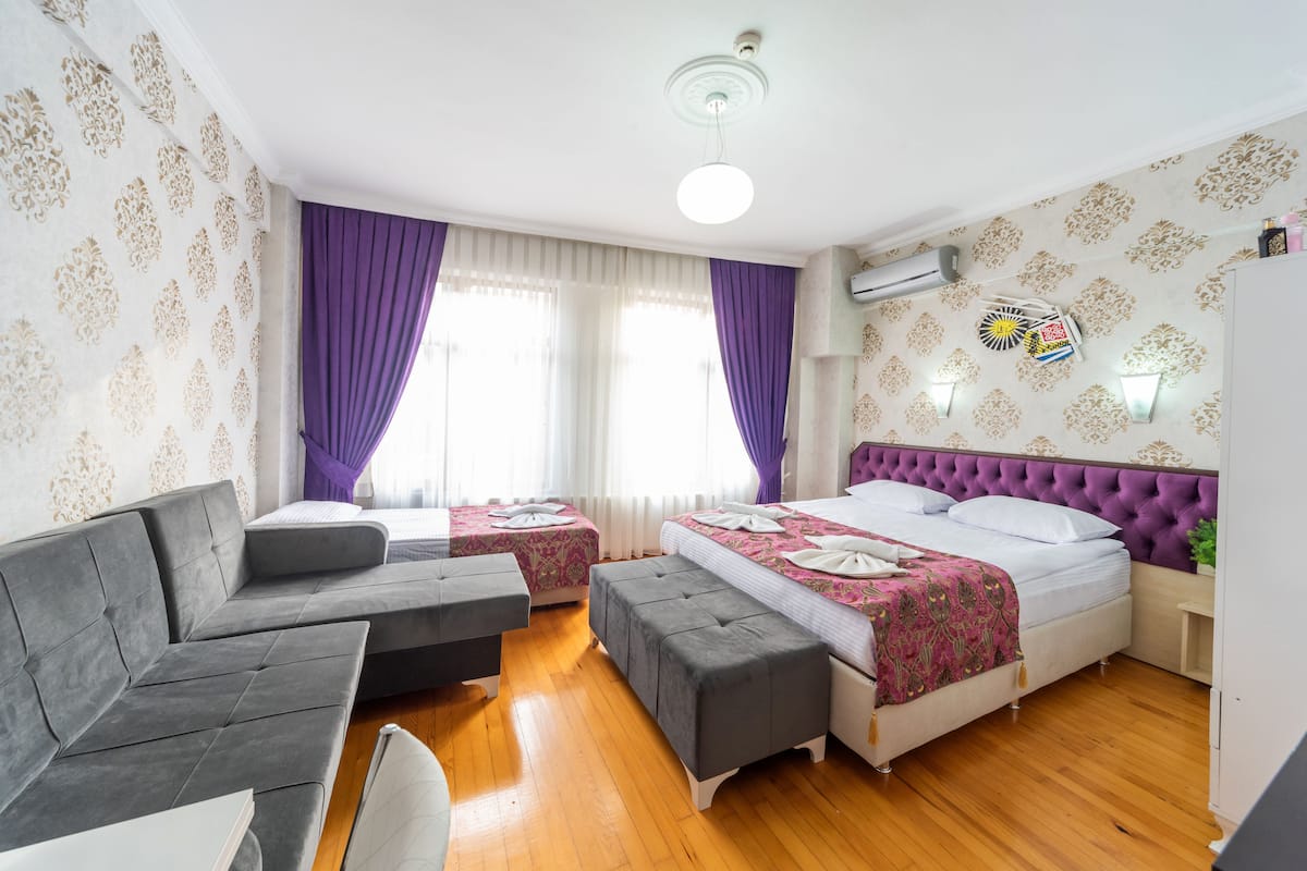 Superior-Dreibettzimmer | 1 Schlafzimmer, Zimmersafe, Schreibtisch, Bügeleisen/Bügelbrett