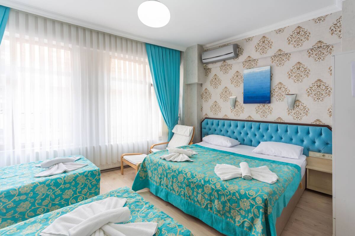 1 Schlafzimmer, Zimmersafe, Schreibtisch, Bügeleisen/Bügelbrett