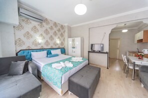 1 bedroom, in-room safe, desk, iron/ironing board - Arges Old City Hotel (Istanbul)