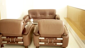 Lobby sitting area - Quoc Thanh Hotel (Xuan Huong - Da Lat)