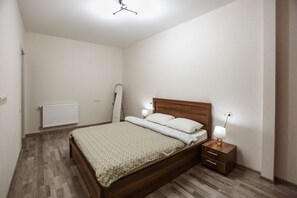 Departamento, 2 habitaciones | Escritorio, insonorización, tabla de planchar con plancha y wifi gratis 
