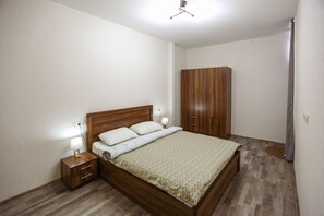 Departamento, 2 habitaciones | Escritorio, insonorización, tabla de planchar con plancha y wifi gratis 